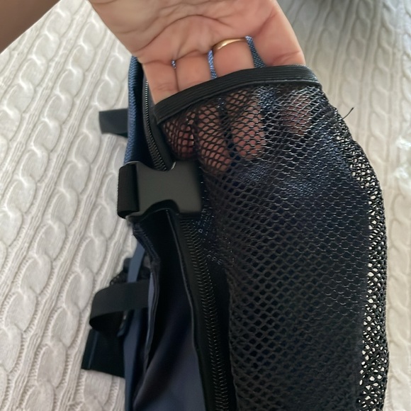 Aurorae baby backpack single sleeve. 4 zip compartments navy blue. Bottle holder - Picture 9 of 9